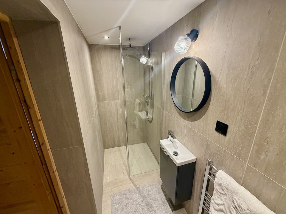 The master ensuite, off the bedroom on the lower ground floor. Both bathrooms have underfloor heating.