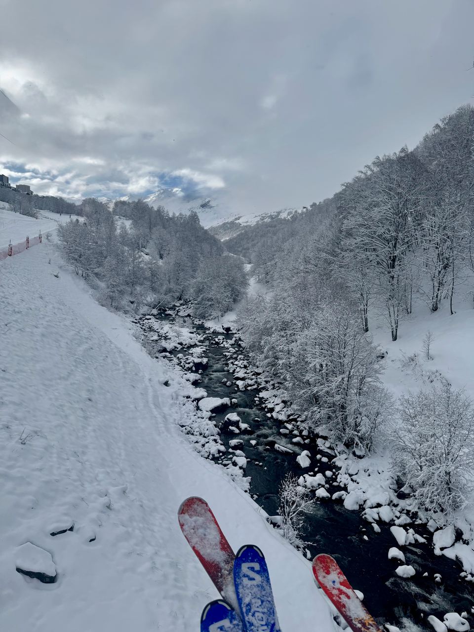 The run home along the Doron gorge after a snowfall — Les Menuires up on the left.