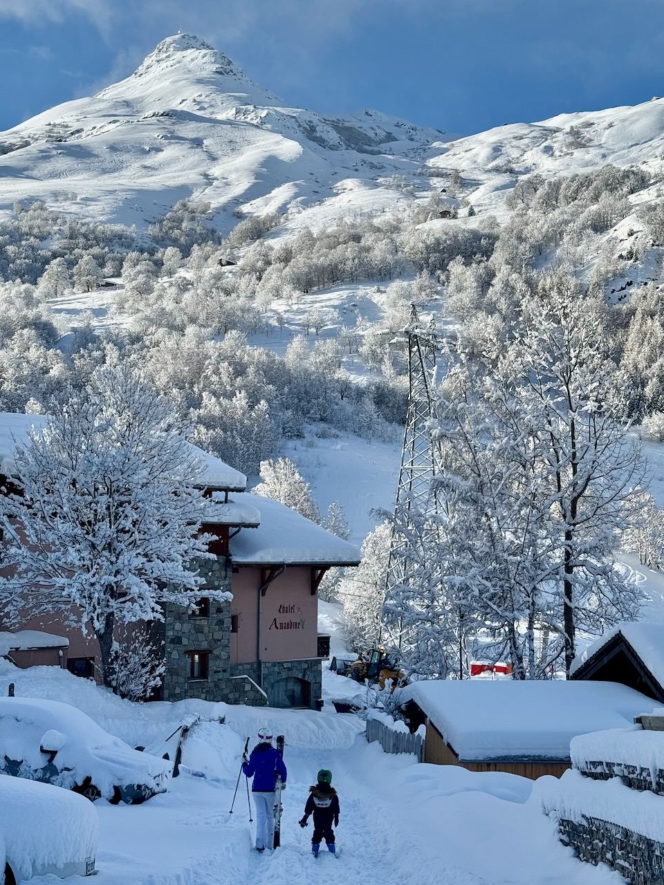 Two minutes from the door to the piste.